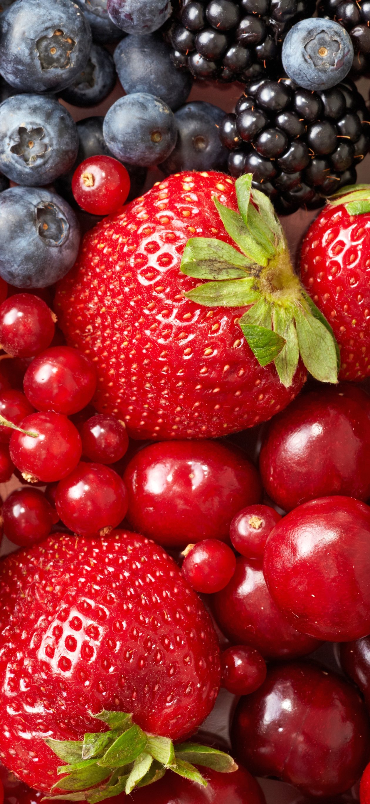 Harvest of strawberries, raspberries, blueberries - Wallpapers for iPhone Air in 1260x2736 resolution