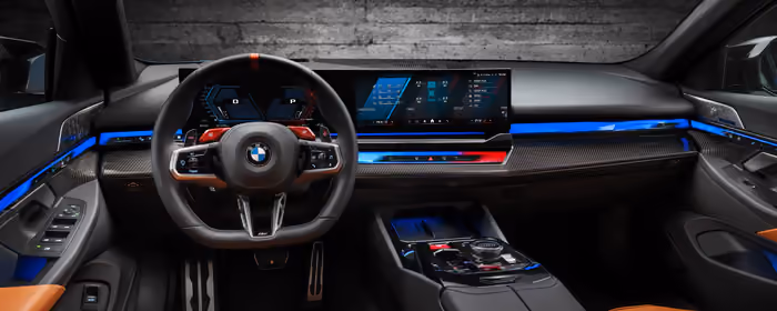 UltraWide 21:9 обои консоль (2560x1080): BMW M5, приборная панель, карбон, седан