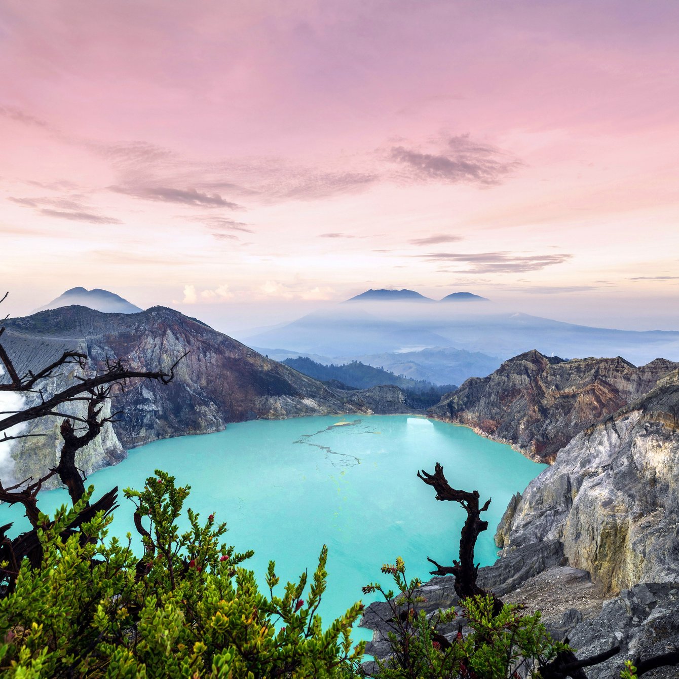 Turquoise lake in a crater on Java Island - Wallpapers for Samsung Galaxy Tab in 1340x1340 resolution