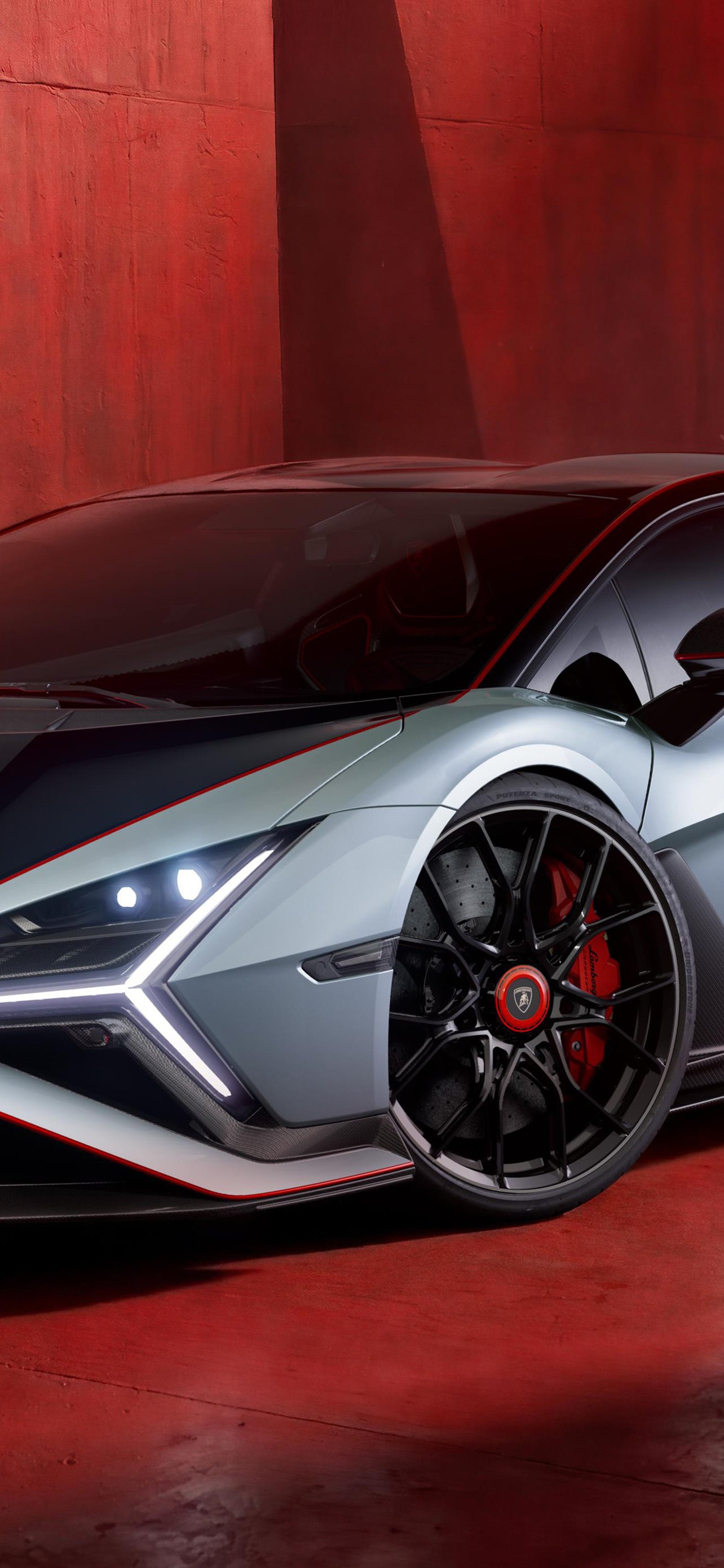 Гиперкар Lamborghini Revuelto SV в студии - Обои для iPhone 13 Pro Max/12 Pro Max/14 Plus в разрешении 1284x2778