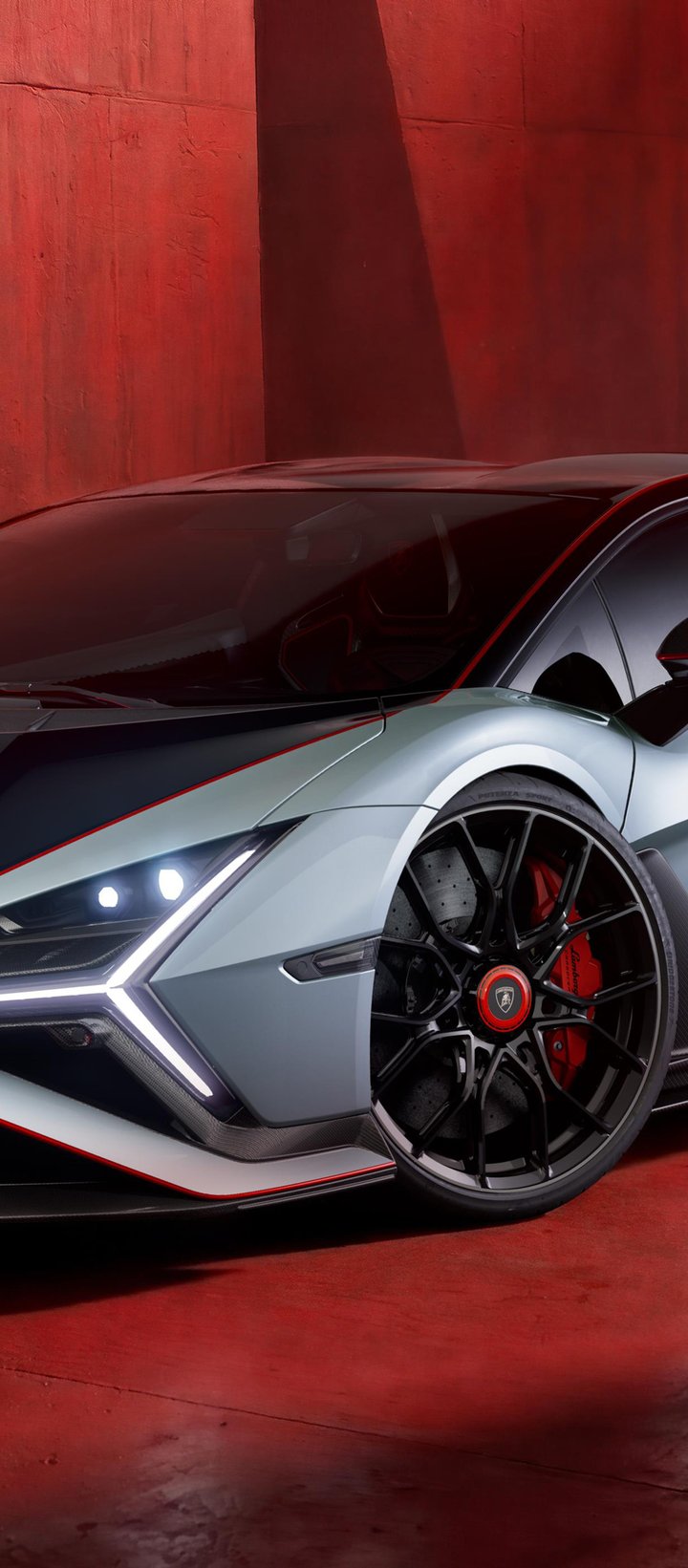 Гиперкар Lamborghini Revuelto SV в студии - Обои для Xiaomi Redmi 14C, POCO C71/C75/M7, Infinix Note 8 в разрешении 720x1640