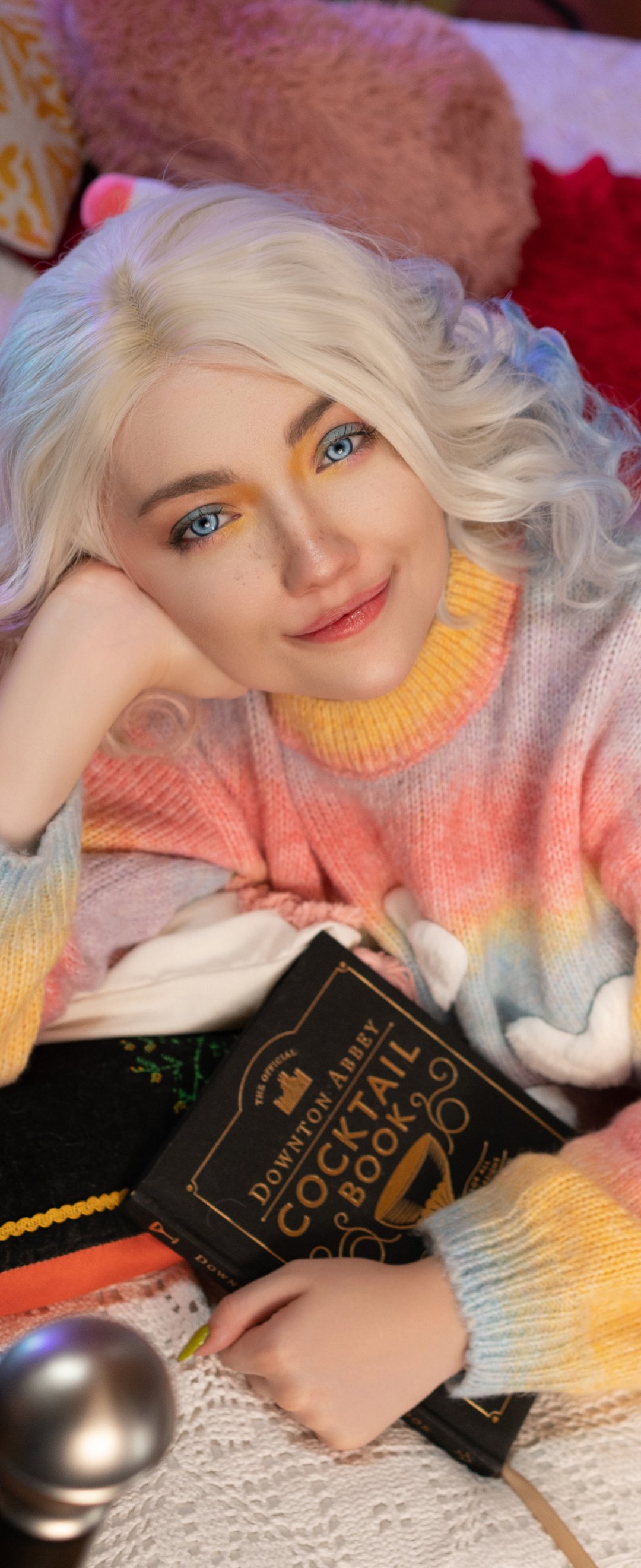 Carry Key as Enid Sinclair Cosplay - Wallpapers for Samsung Galaxy Z Flip6, Motorola Razr 2025 in 1080x2640 resolution