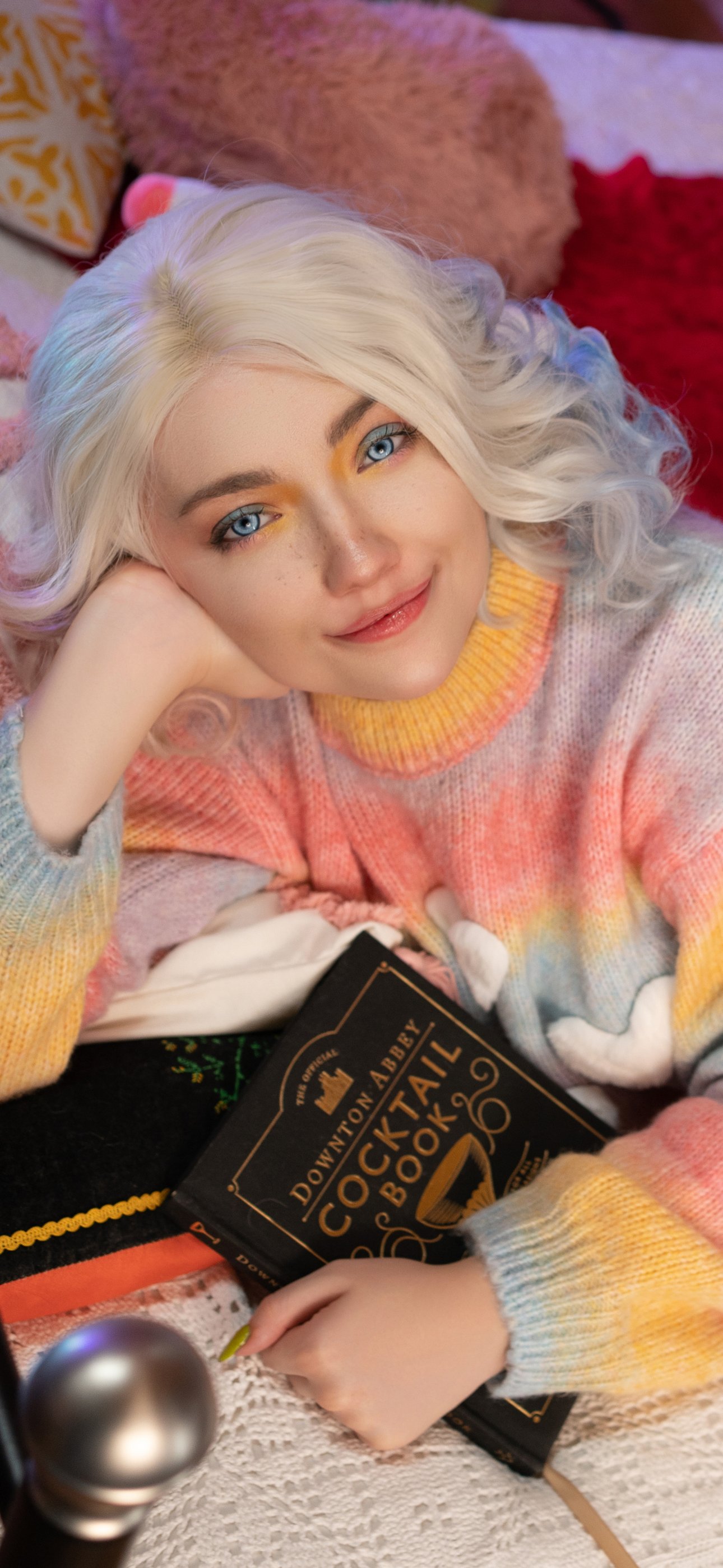 Carry Key as Enid Sinclair Cosplay - Wallpapers for iPhone 15 Pro Max/14 Pro Max in 1290x2796 resolution