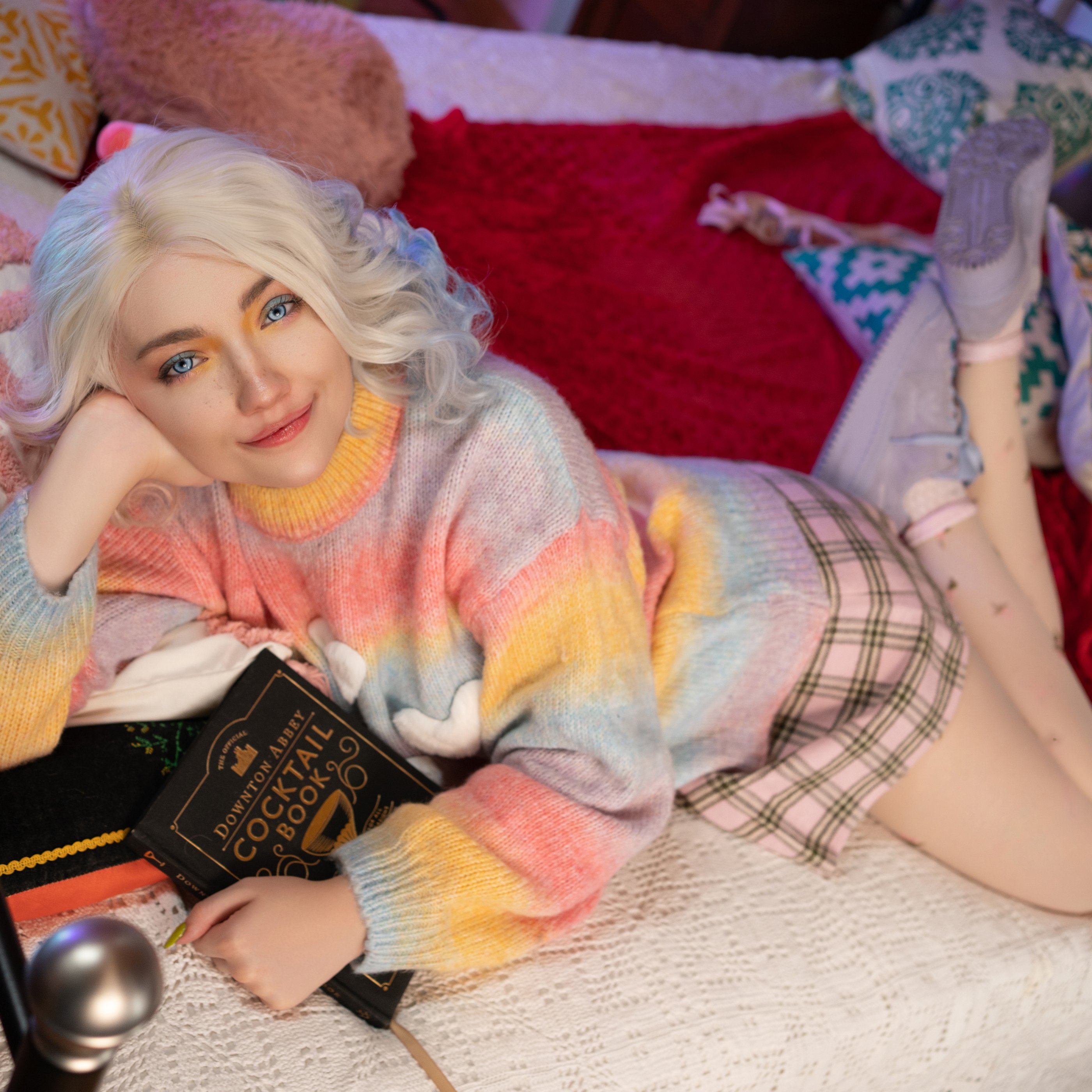 Carry Key as Enid Sinclair Cosplay - Wallpapers for Samsung Galaxy Tab S9+ in 2800x2800 resolution