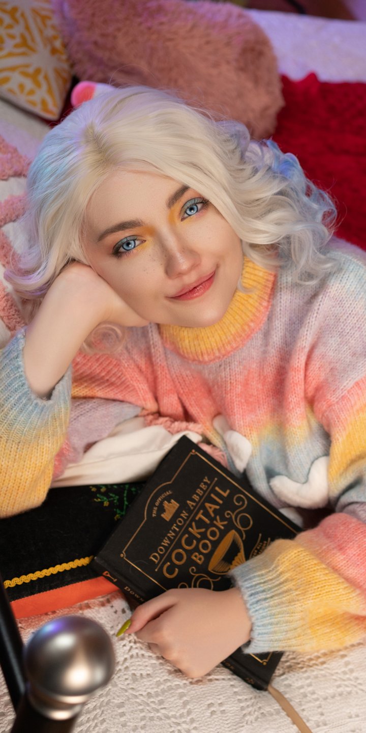 Carry Key as Enid Sinclair Cosplay - Wallpapers for Samsung Galaxy A03s, Xiaomi Redmi 7A, POCO C3 in 720x1440 resolution