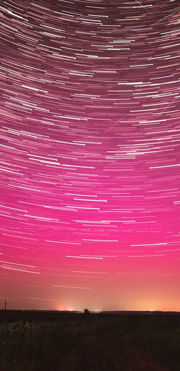 Light trails in the stormy night sky - Wallpapers for Samsung in 360x740 resolution