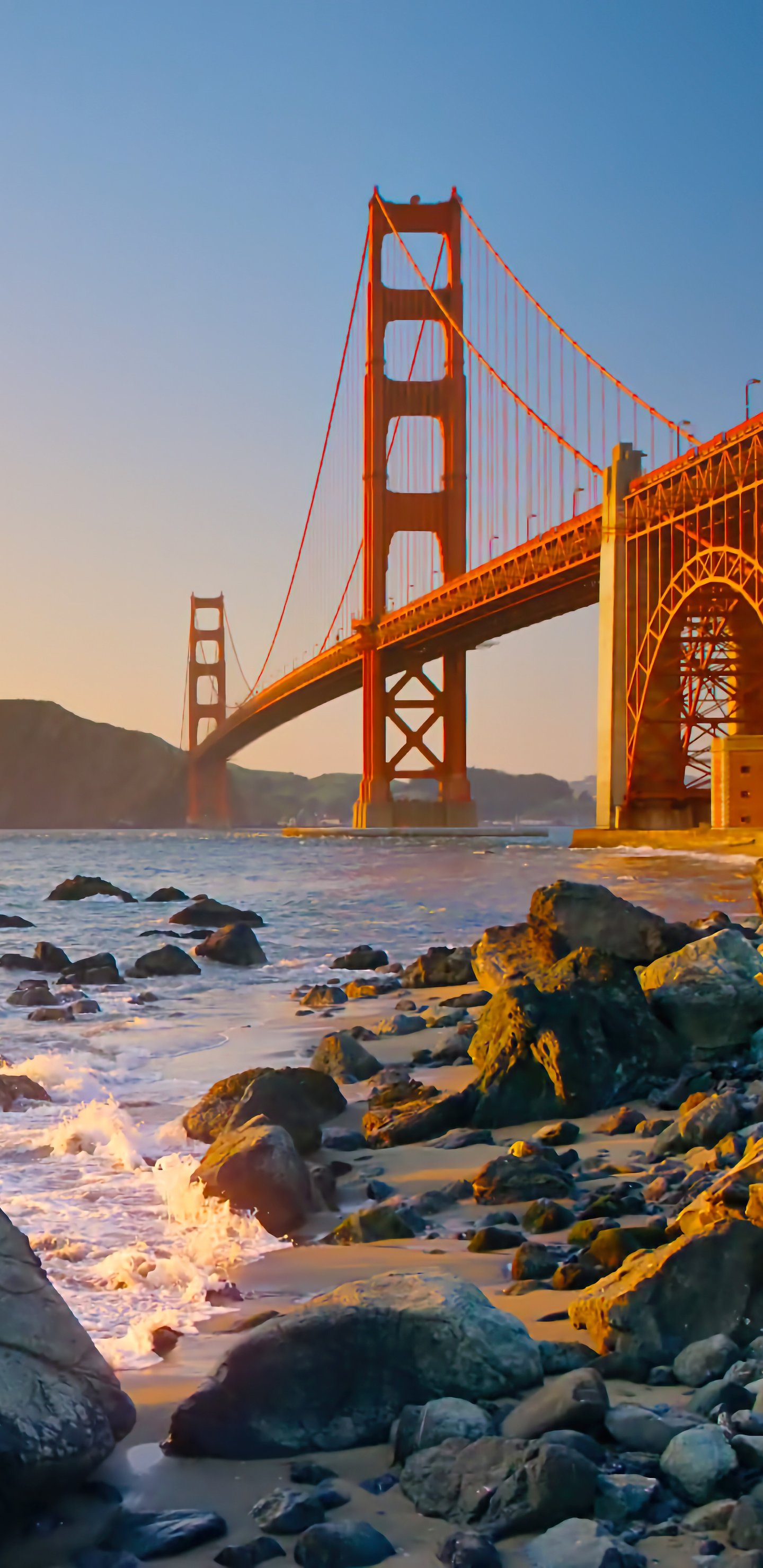 Golden Gate Bridge with calm ocean - Wallpapers for Samsung Galaxy S8/S8+/Note 8/S9/S9+/Note 9 in 1440x2960 resolution