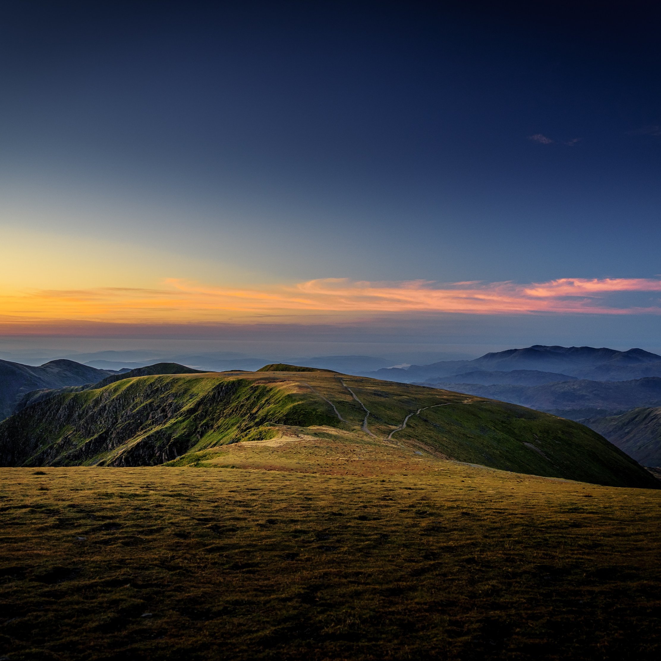Sunset at the top of the mountain - Wallpapers for iPad Pro 10.5″ in 2224x2224 resolution
