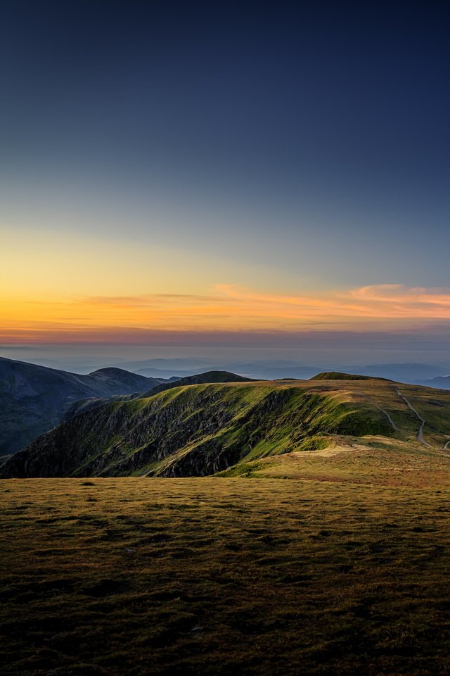 Sunset at the top of the mountain - Wallpapers for iPhone 4/4S in 640x960 resolution
