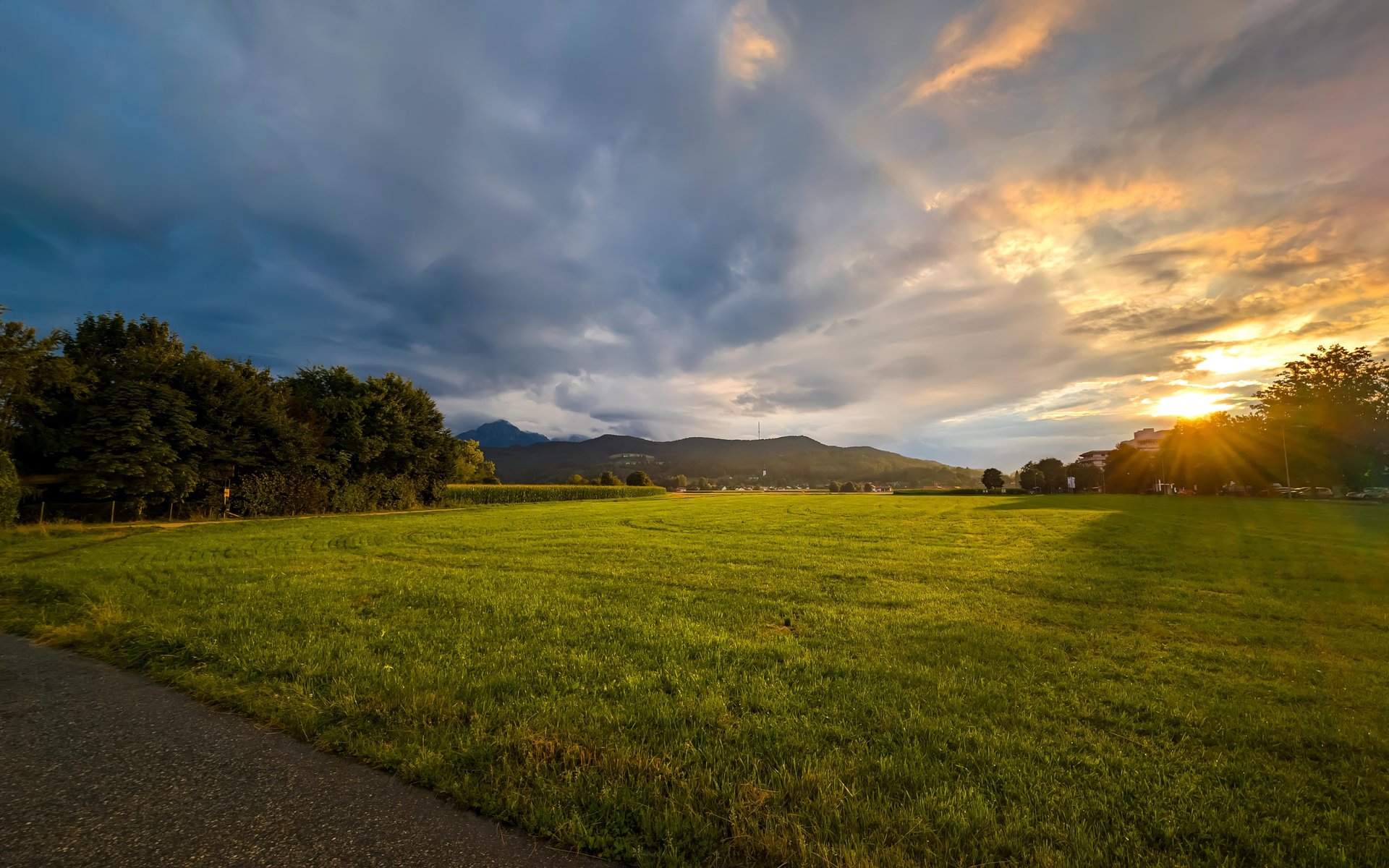 Sunset panorama over a green field - WUXGA wallpapers in 1920x1200 resolution