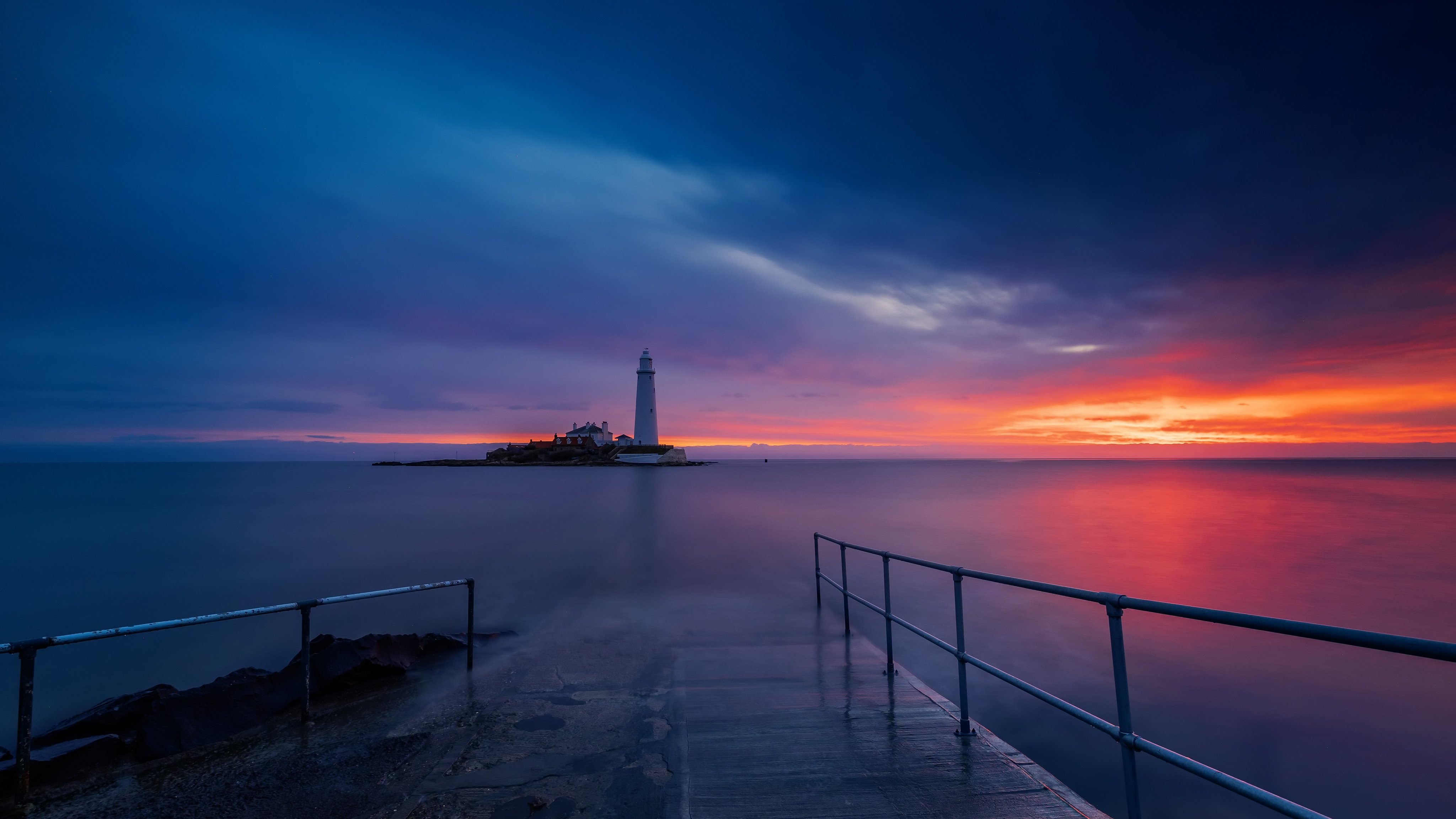 Lighthouse Over the Sunset Sea - Wallpapers for Apple iMac 21.5″ in 4096x2304 resolution