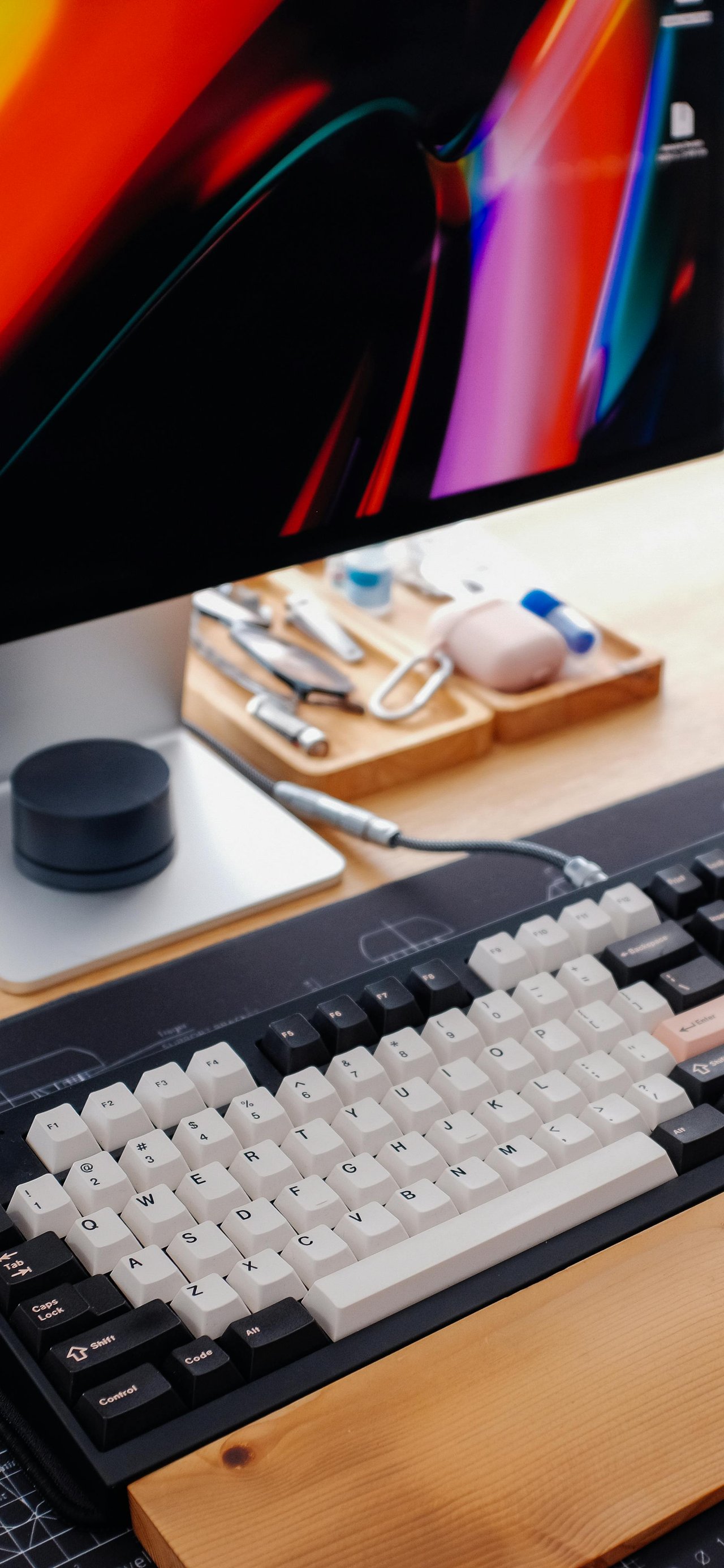 Apple workstation with MacBook - Wallpapers for Xiaomi 15T in 1280x2772 resolution