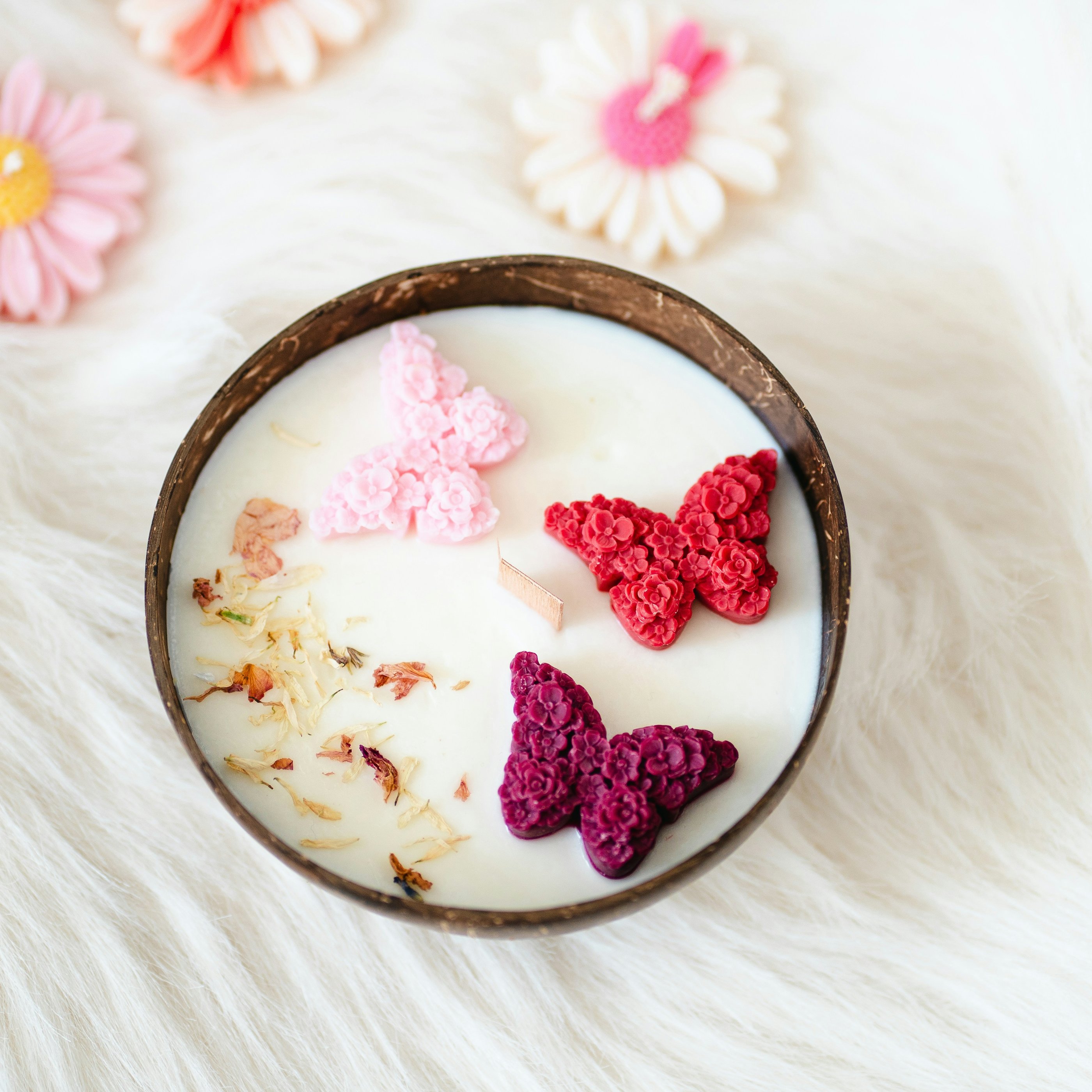 Flower soap with butterfly shapes - Wallpapers for Samsung Galaxy Tab S9+ in 2800x2800 resolution