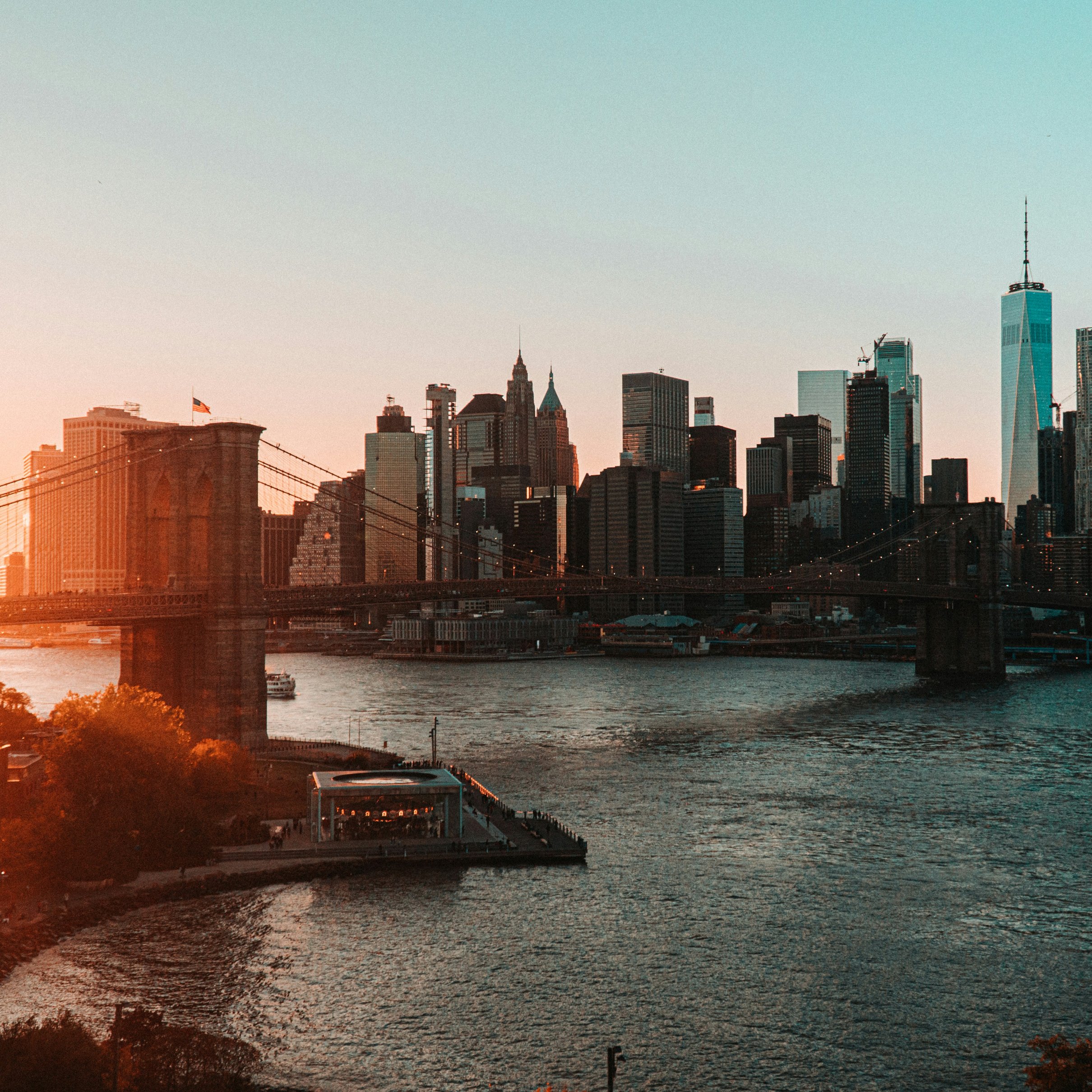 Brooklyn Bridge and Manhattan Skyscrapers - Wallpapers for iPad Pro 11″ 2024 in 2420x2420 resolution