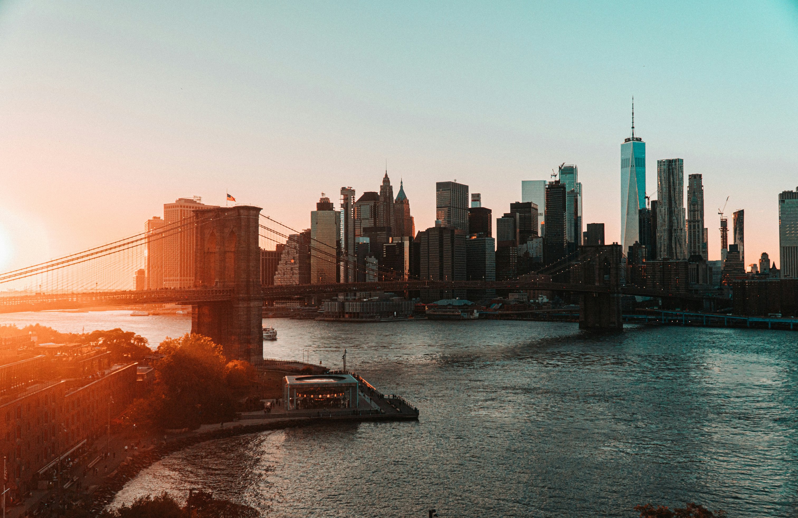 Brooklyn Bridge and Manhattan Skyscrapers - Wallpapers for Apple MacBook 14.2″ in 3024x1964 resolution