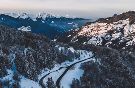 UXGA Panorama wallpapers (1600x1200): winter, mountains, road, forest