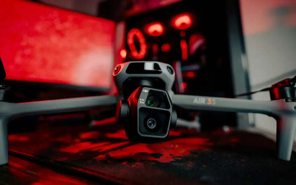 Дрон DJI Air 3S с двойной камерой — обои на рабочий стол и телефон
