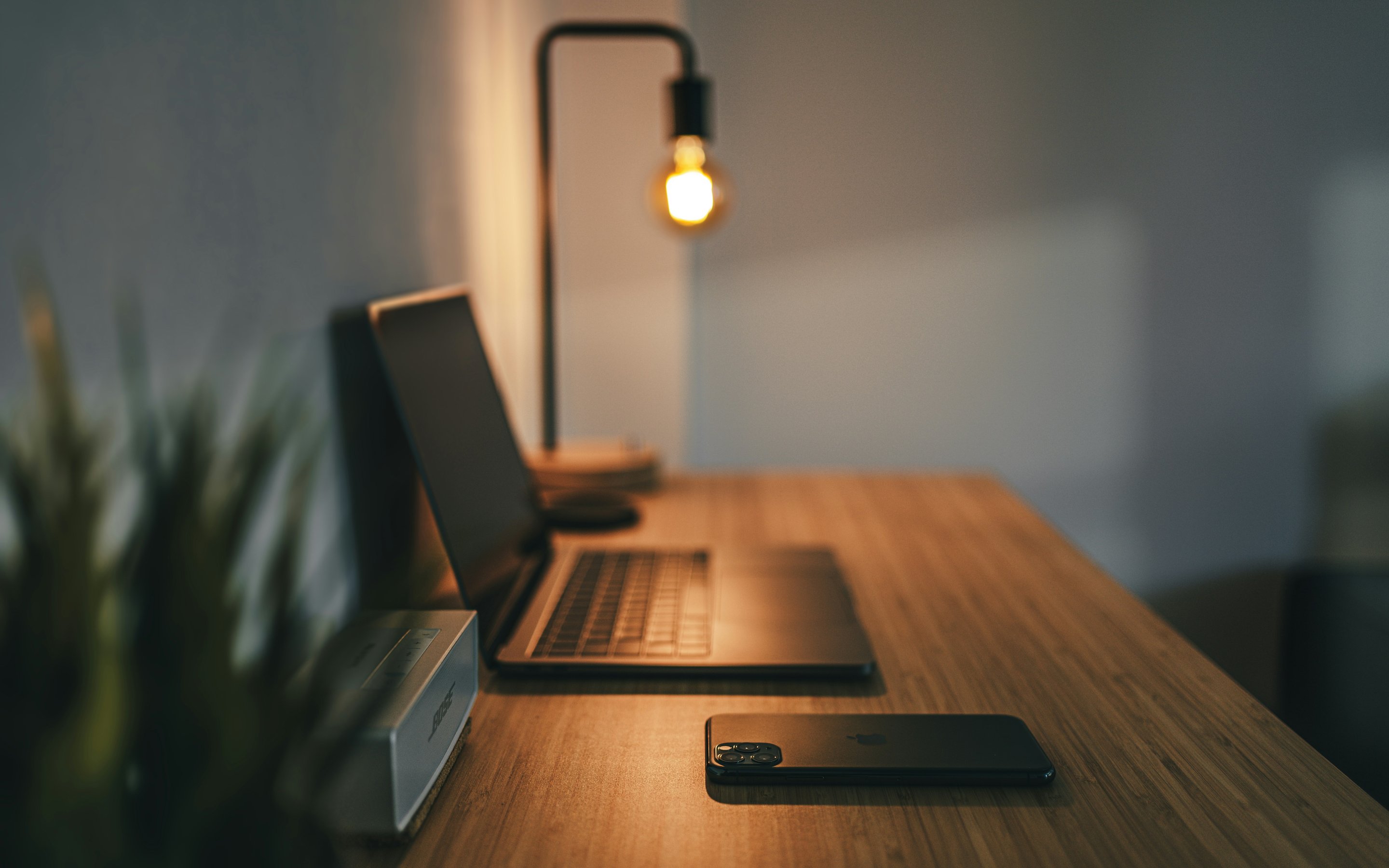 Cozy workplace with a lamp - Wallpapers for Apple MacBook 15″ in 2880x1800 resolution